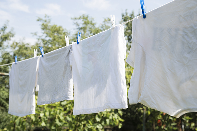Hoe los je problemen met zonnecrèmevlekken op kleding op met Corine de Farme?